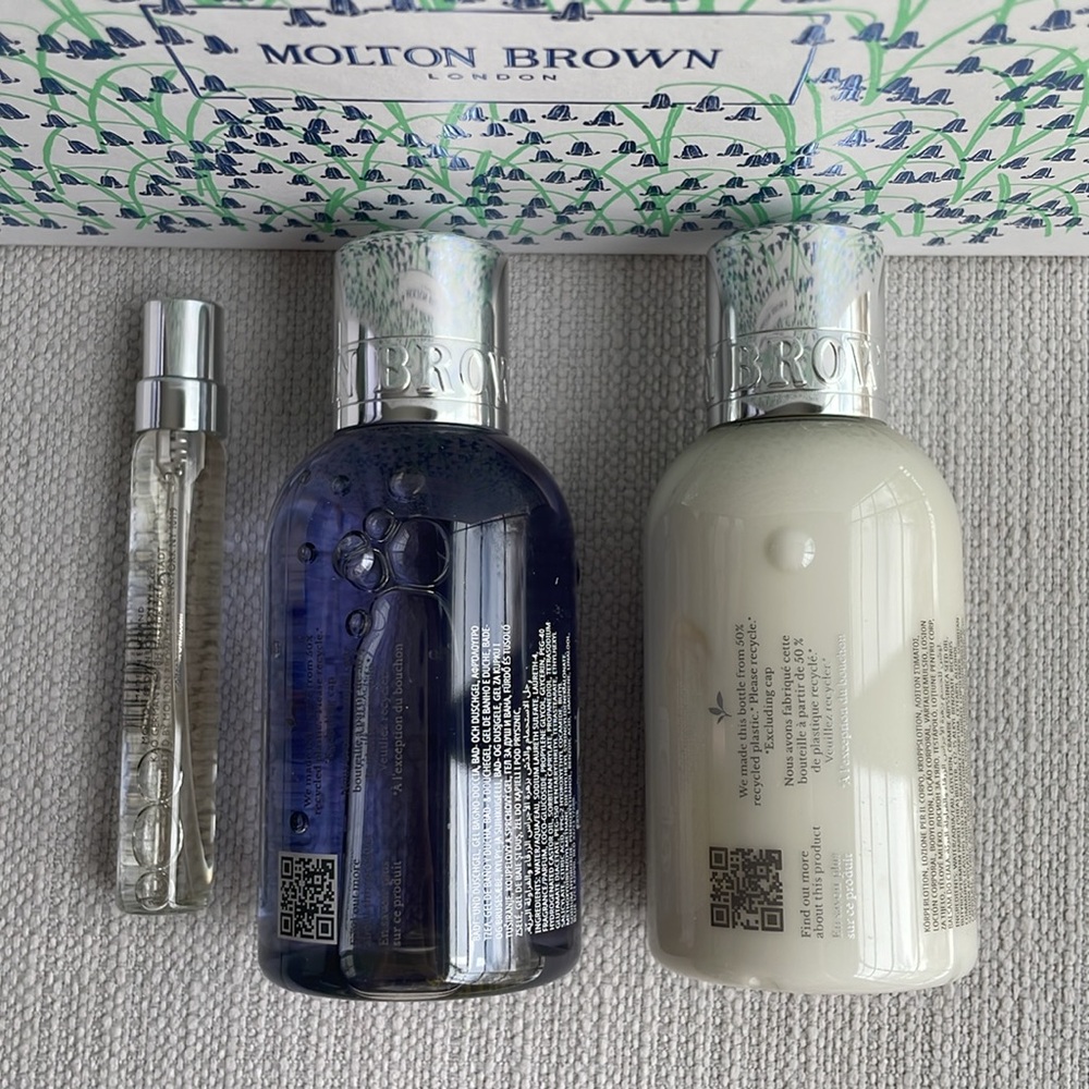 Molton Brown Bluebell & Wild Strawberry Travel Collection Gift Set - Picture 5 of 13